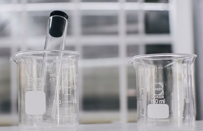 Dlaczego tuby borokrzemowe są idealne do destylacji i reaktorów chemicznych?